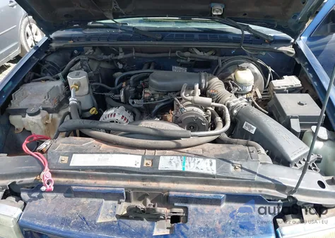 2002 Chevrolet Blazer z USA, uszkodzony, nr VIN 1GNCS18W42K158992